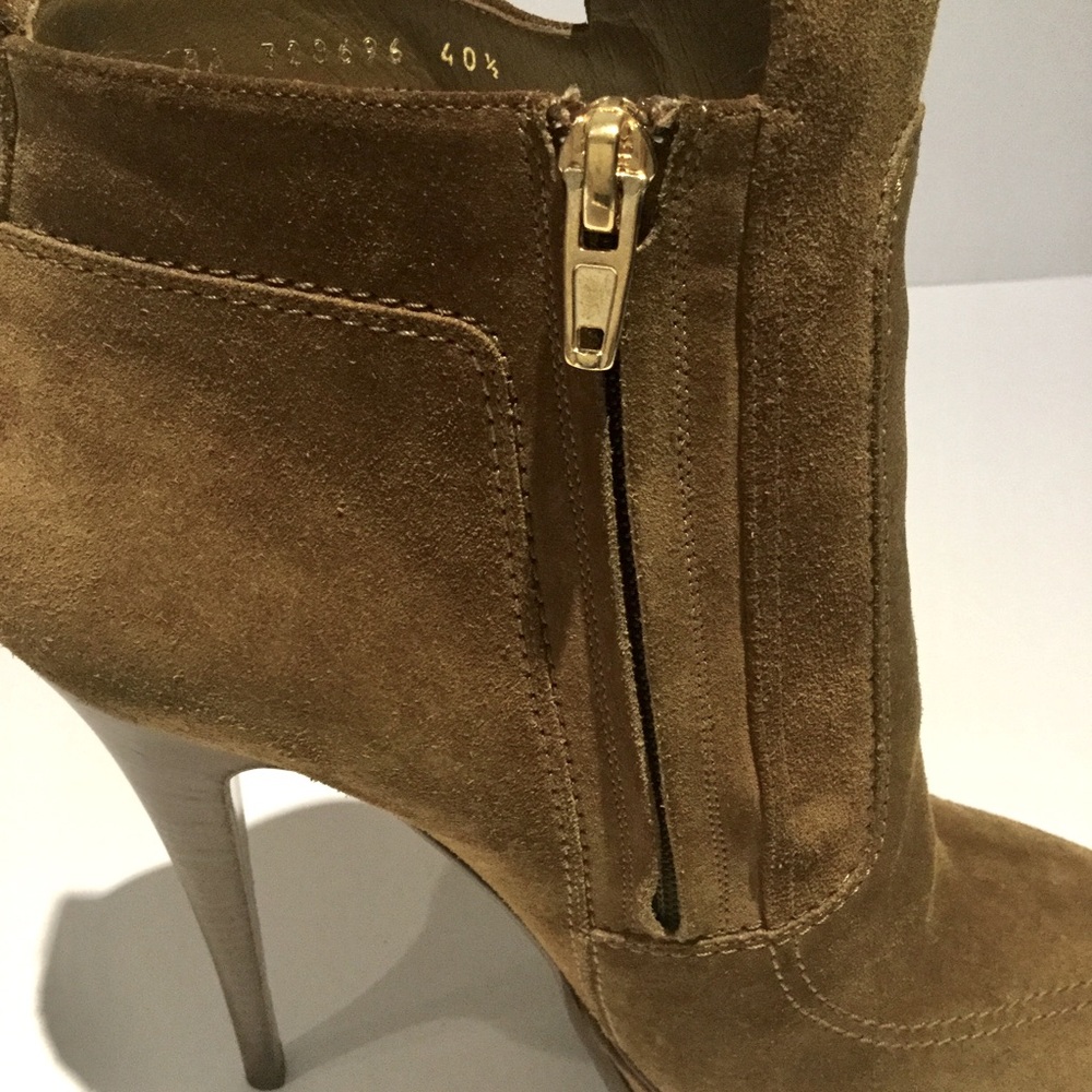 YVES SAINT LAURENT SUEDE “ TRIBUTE 105 ” TALL PLATFORM ANKLE BOOTS. - Picture 5 of 10